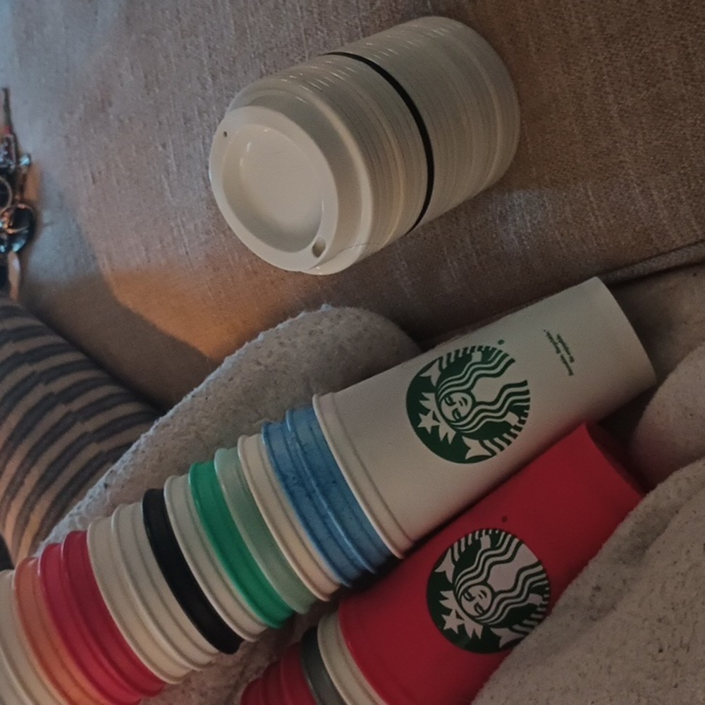 Starbucks to go cups